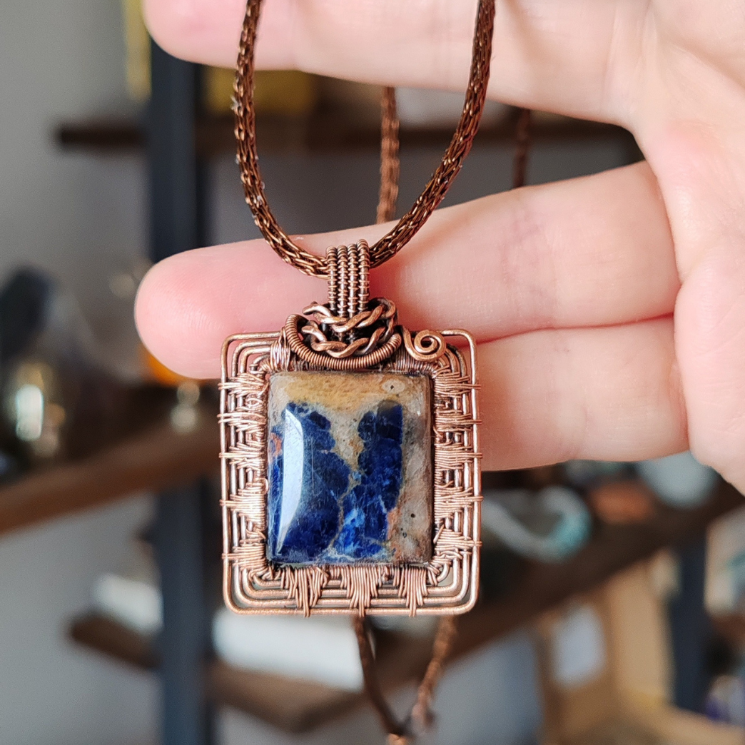 SODALİT BAKIR SARMA KOLYE