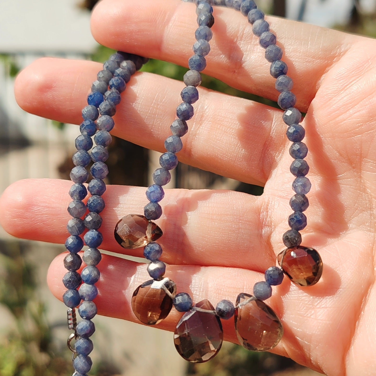 DUMANLI KUVARS & MAVİ SAFİR KOLYE